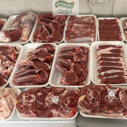 Yarım Kuzu İŞLENMİŞ (10 kg)( 2 kg Pirzola,2 kg Kıyma, 3 kg Kuşbaşı, 1,6 kg gerdan,  1,4 kg yemeklik kemik ) Oranlar -+300 gr oynayabiir.