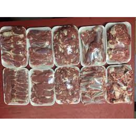 Çeyrek KUZU eti ( 5 kg) ( 1 kg Pirzola,1 kg Kıyma, 1,5kg Kuşbaşı, 0,7kg gerdan, 0,8 kg yemeklik kemik )